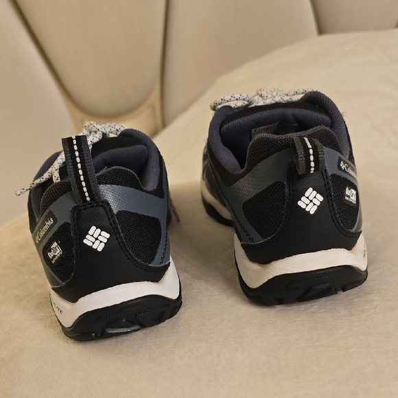 Columbia Black and Gray Sneakers with Sporty Design - Picture 5 of 16